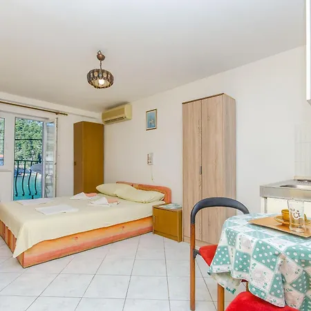 Klara And Rio Daire Stomorska