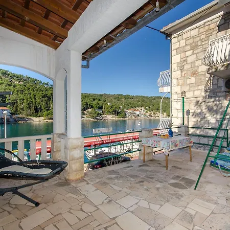 Daire Klara And Rio Stomorska